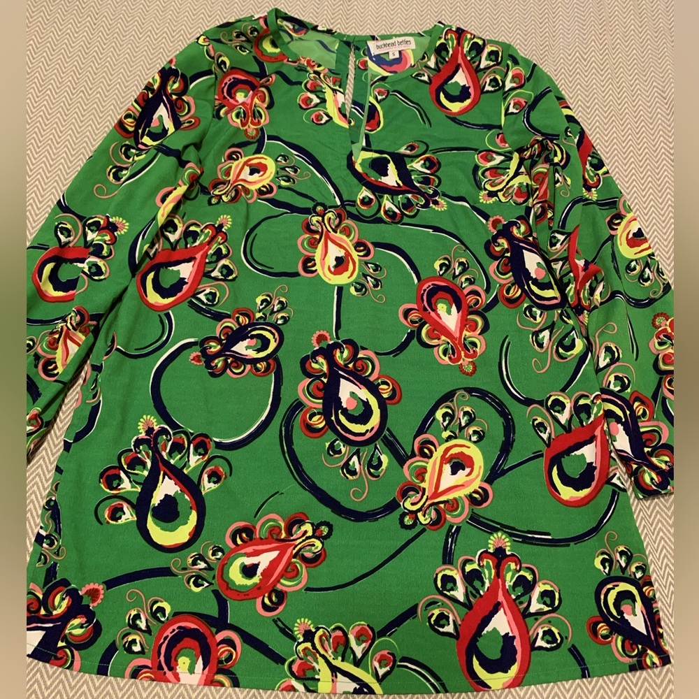 Buckhead Betties long sleeve green floral top. Gorgeous colors. Size small. EUC.
